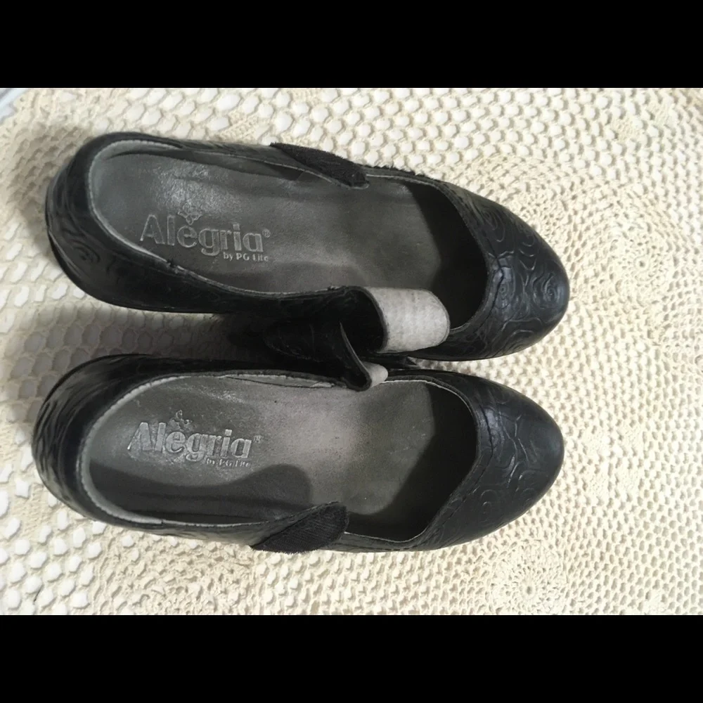 Algeria by PG Lite Black Flower Pattern Clog Shoes - Picture 6 of 8